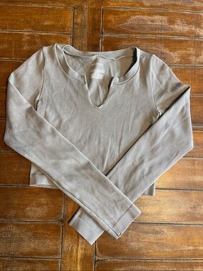 wild fable Ribbed Long-Sleeve Notch Crop Top - Light Gray